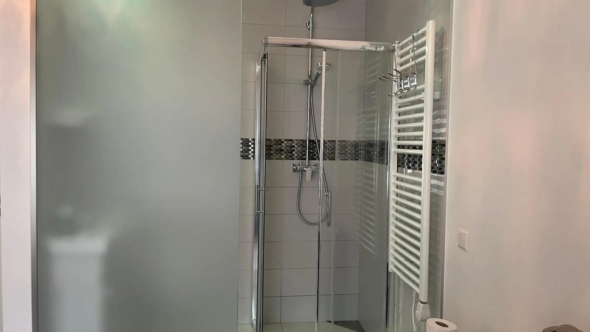 Executive Single Room With En-Suite In Guest House City Centre Luxembourg